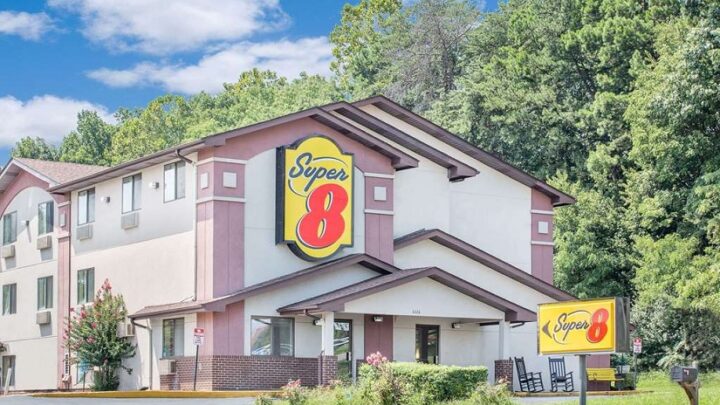 The Super 8 by Wyndham Lynchburg, VA